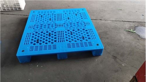 Штабелируемые пластиковые поддоны